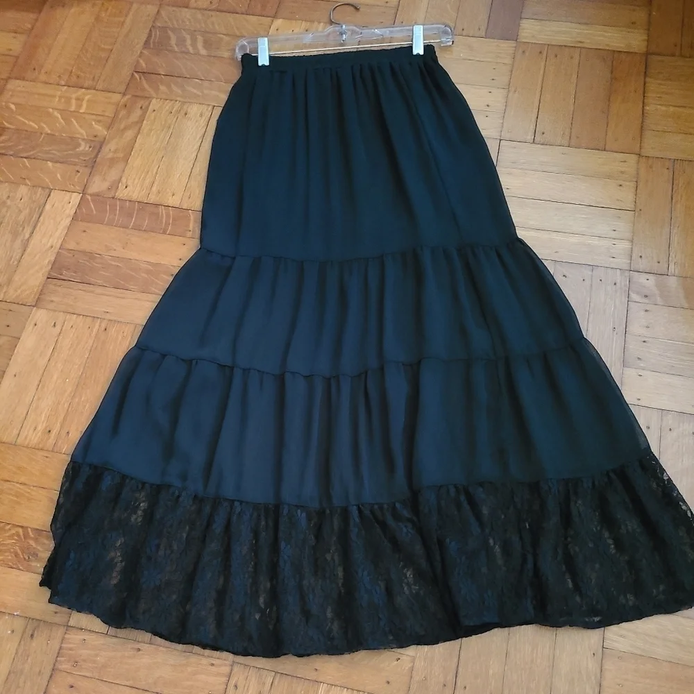 Perfect sheer maxi skirt Hp🔥🔥🔥 - Picture 2 of 4